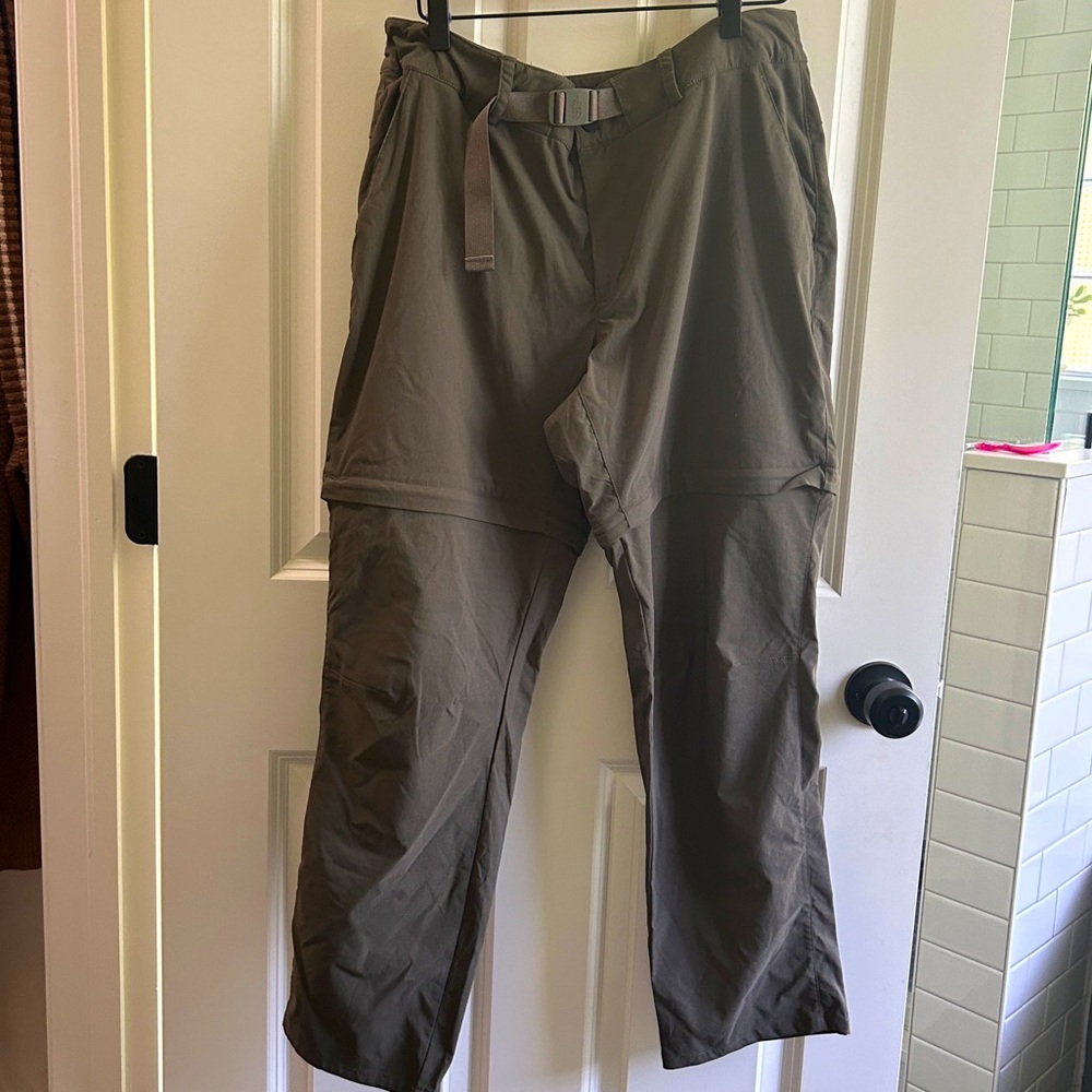 EUC NorthFace size 14 women’s Paramount convertible mid rise pant in olive green